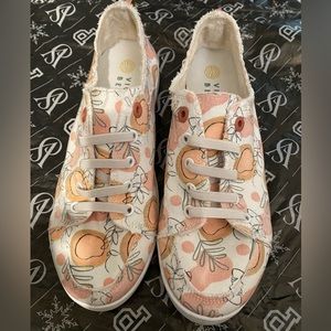 Womens’s Vionic Beach Pismo shoes size 10. Only wore a couple times!